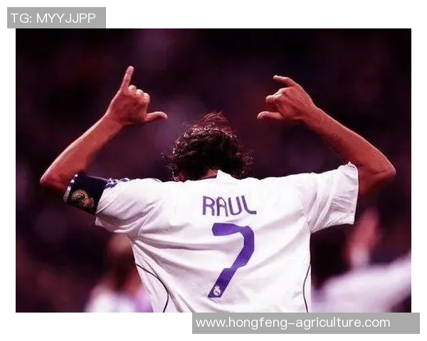 足球明星背影魅力大赏精美图片大全尽显运动风采与个性魅力 足球明星背影魅力大赏精美图片大全尽显运动风采与个性魅力